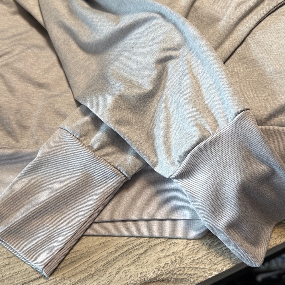 EUC Vuori Daydream Gray Crew Top Large - Picture 8 of 8